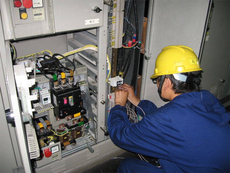 机械修理技师兼收检员是干嘛的？这个问题背后隐藏着现代制造业和维修服务行业中的一个关键角色。